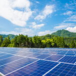 太陽光発電の反射光問題とは？発生する要因や対策を紹介