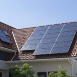 太陽光パネルは必ずしも南向きである必要はない！その理由とは